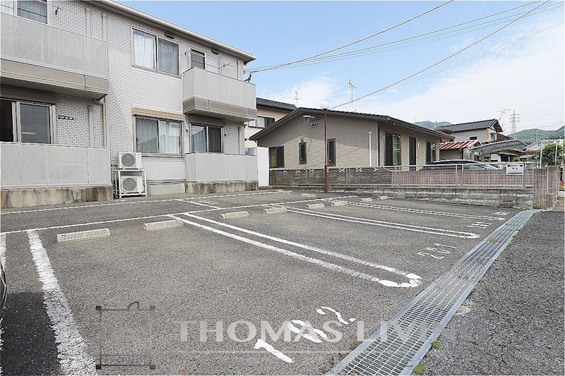 グレイス上の原 駐車場