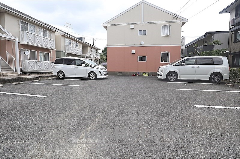 ファミール二島 B棟 駐車場