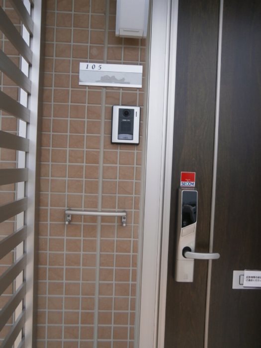 SW's riverside D-room 玄関