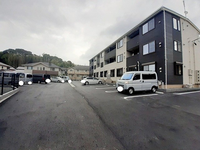 ドルチェ八幡西 駐車場