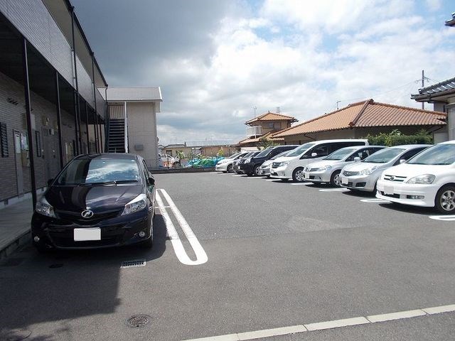 メゾン上の原 駐車場