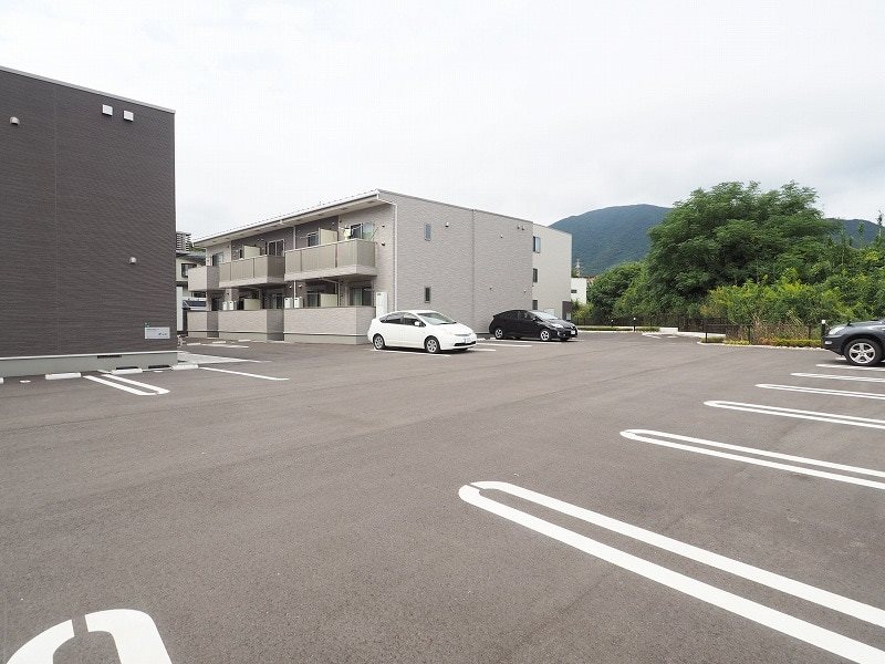 J・サクレ葛原Ⅲ 駐車場