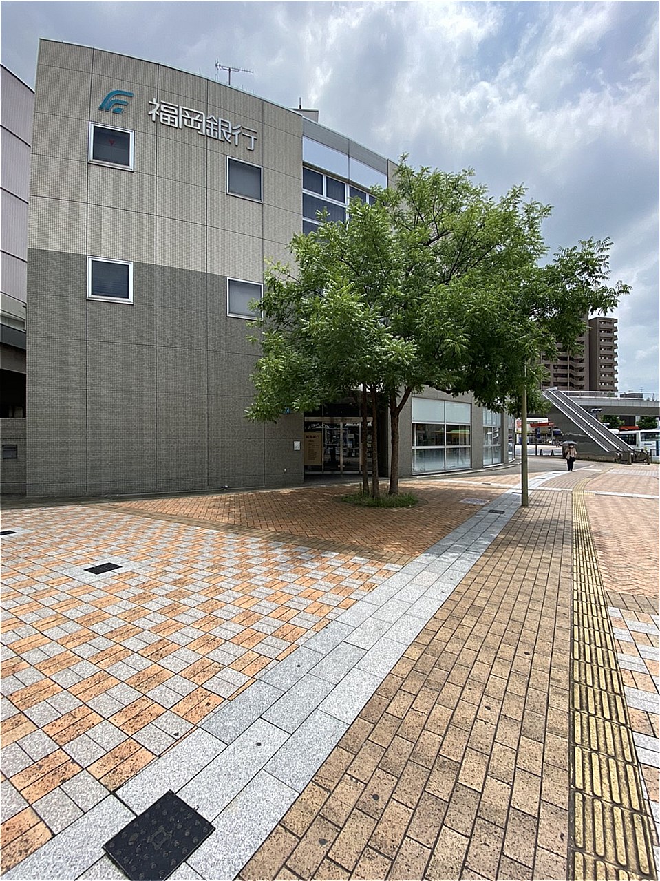 ルミエドール戸畑駅前 銀行