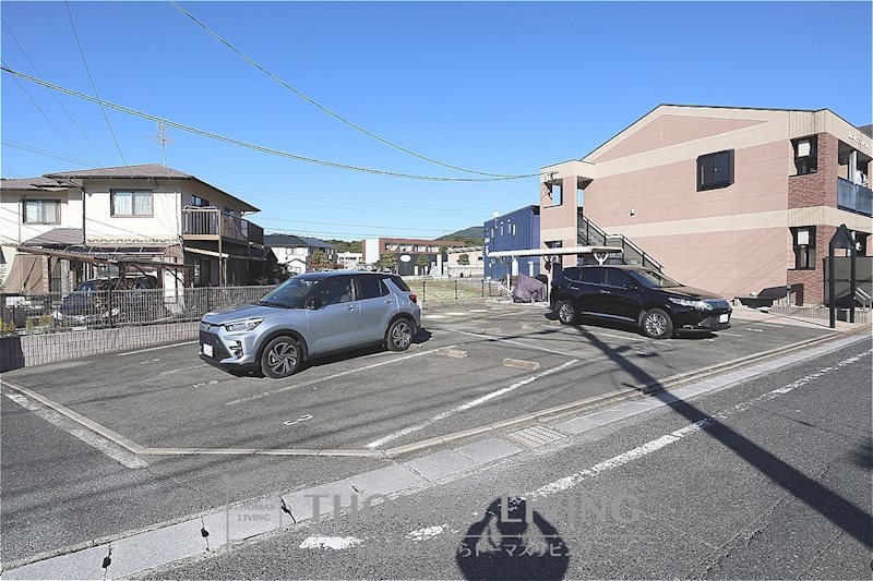 エル プランドール 駐車場