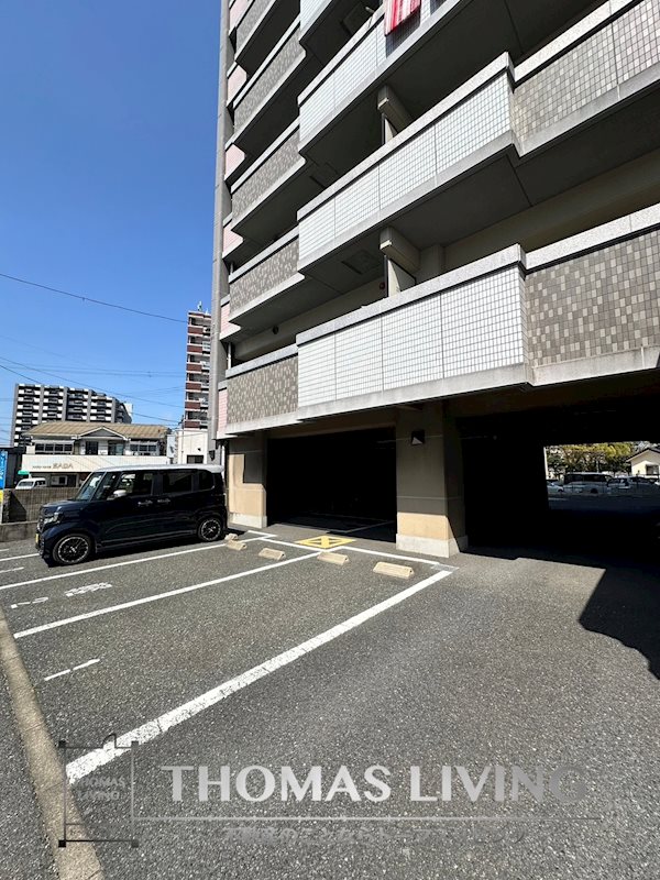 SESSION穴生 駐車場
