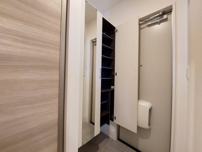 D-roomたかむら B棟  玄関
