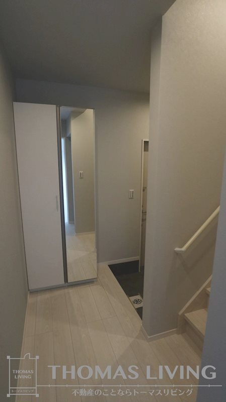 ラグナ・セカGarage 玄関