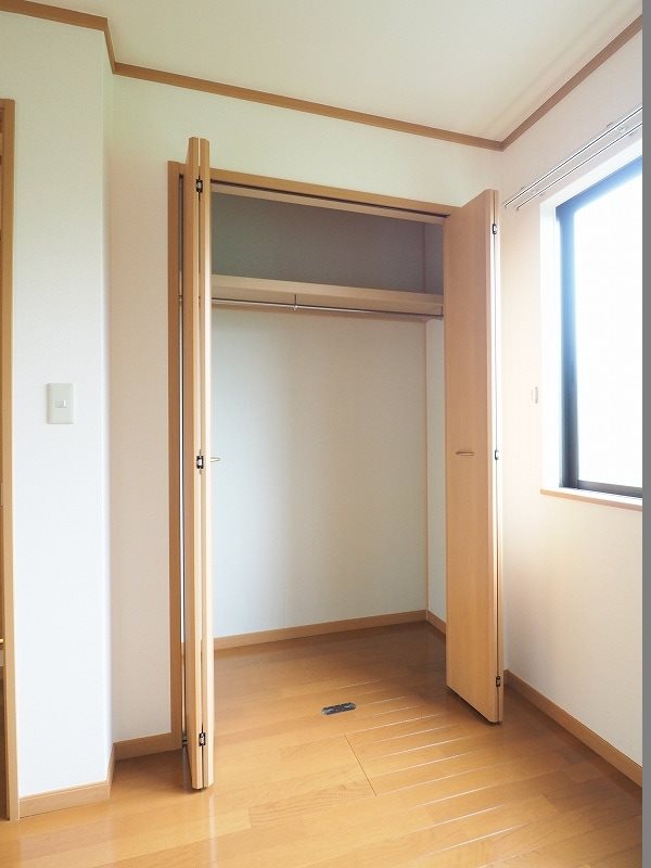 スリーワンスリーヒルズF 収納