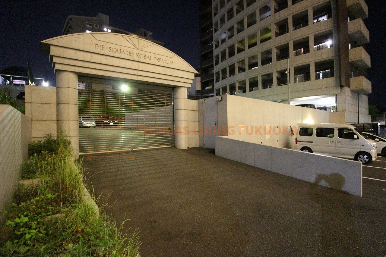 THE SQUARE KOBAI PREMIUM 駐車場