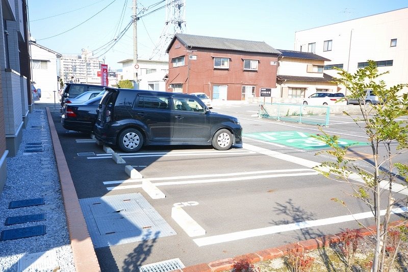 グラースメゾン 駐車場