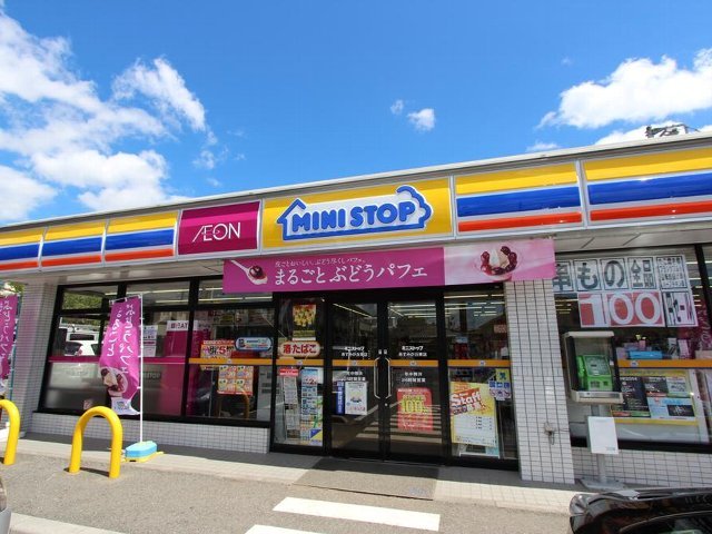 WAVE高見  コンビニ