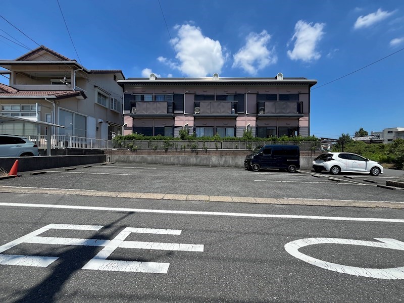 ビーライン力丸 駐車場
