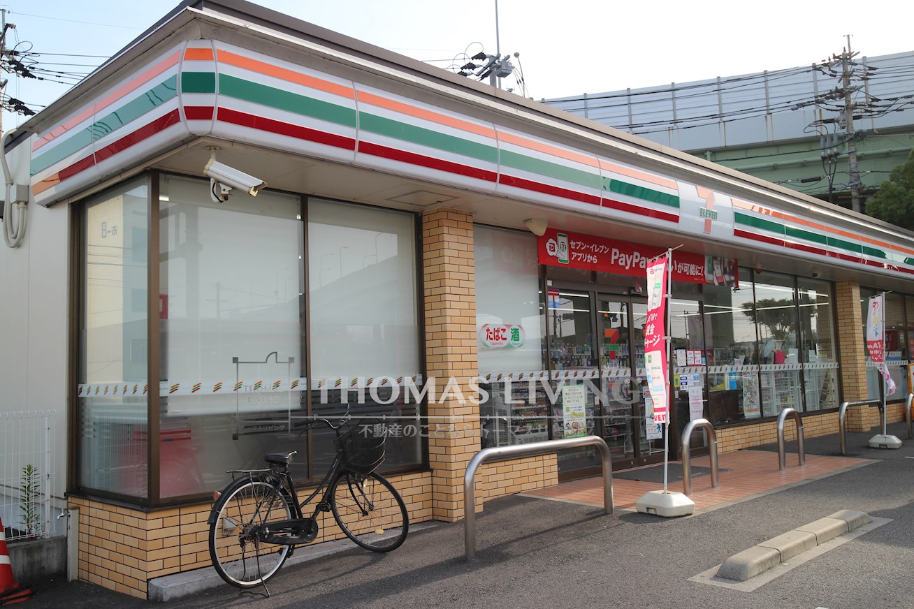 REGARIA KOKURAKITA　CENTER PLACE コンビニ