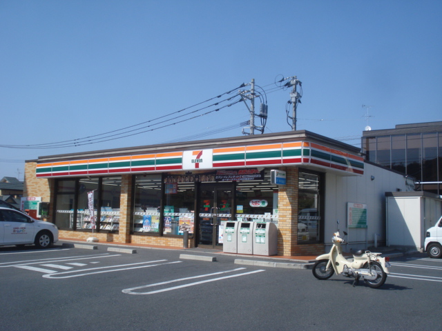ソレーユ学園台 コンビニ