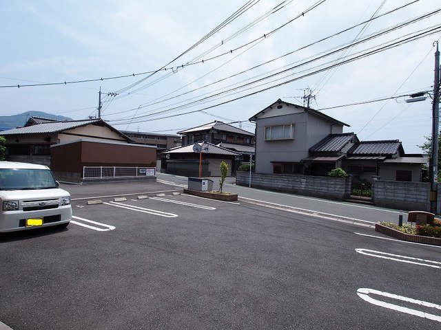 グランクリュー上の原 駐車場