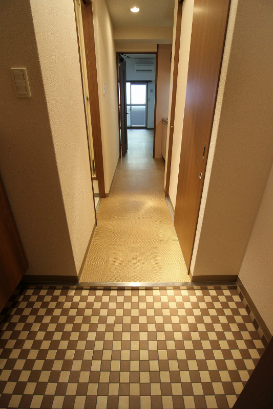 リード室町 玄関