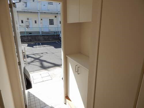 クラージュ B棟 玄関
