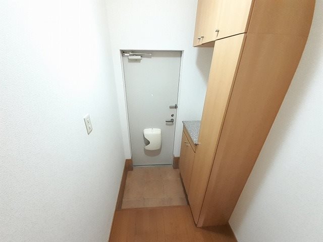 スリーワンスリーヒルズD 玄関