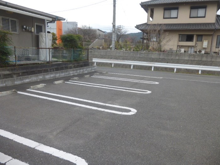 テロワール参番館 駐車場