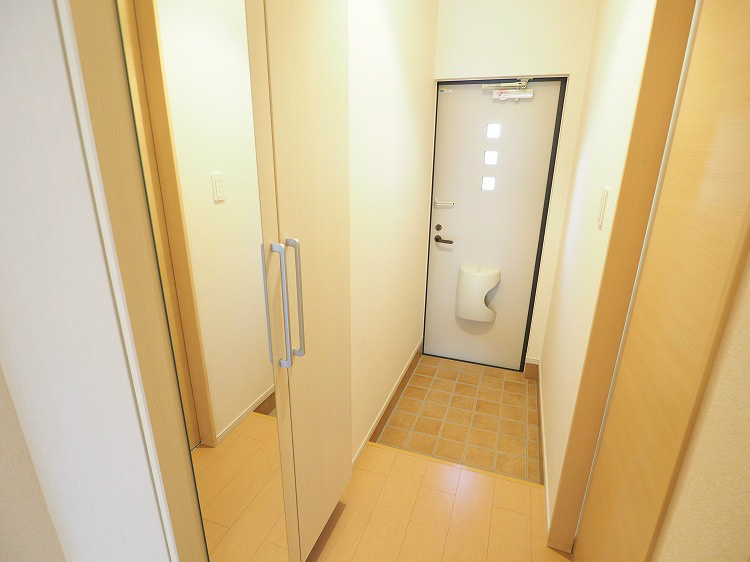 ポラリス A棟 玄関