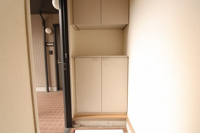 エヴァーグリーン紫の池　A棟 玄関