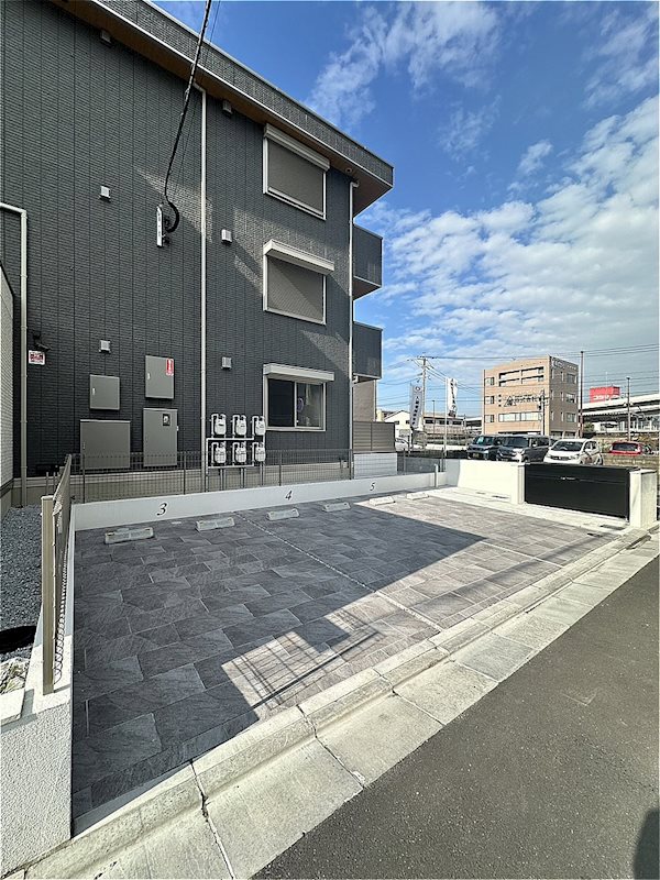 D-ROOM八幡駅前 駐車場