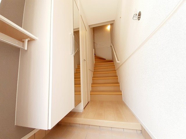 ヴィラルーチェ　C棟 玄関
