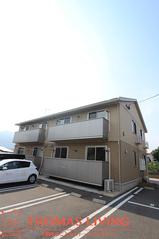 大きい駐車場付き。