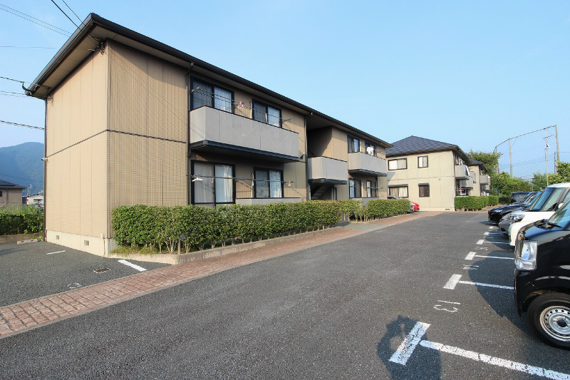 小・中学校も近くお子様の通学にも安心ですね。