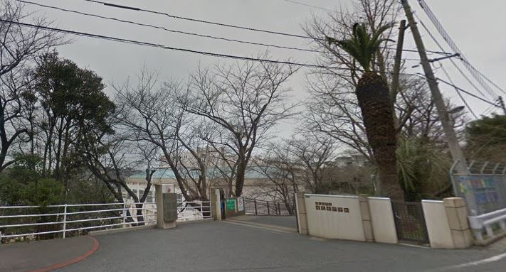 ナンダテビル 中学校