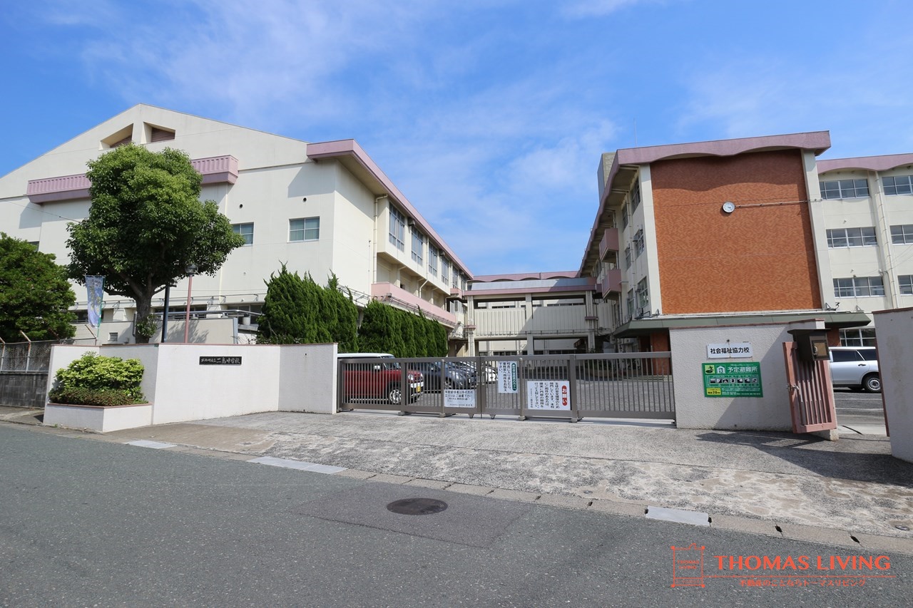 ファミール二島 A棟 中学校