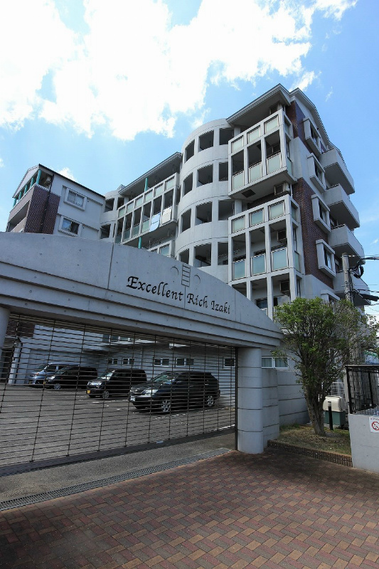 エクセレントリッチ伊崎 駐車場