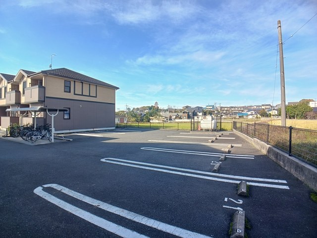 ファミーユK　B 駐車場