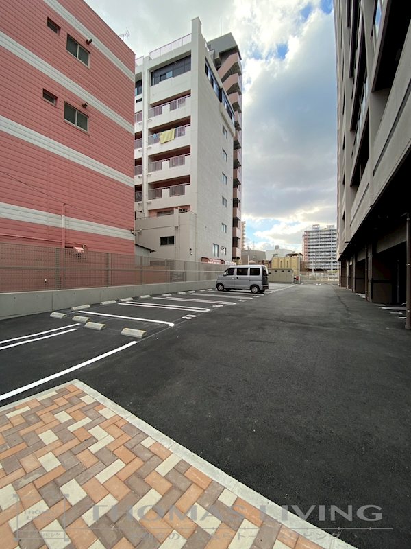 ウィングス西本町 駐車場
