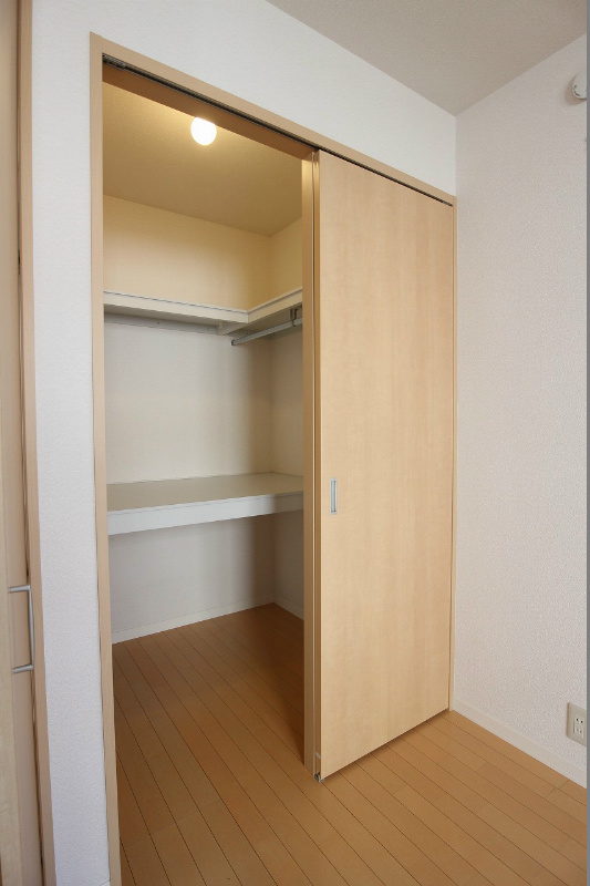 アクシア南若園 収納