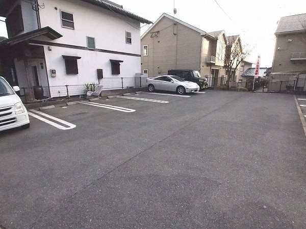 ジュネス・エテルノ 駐車場