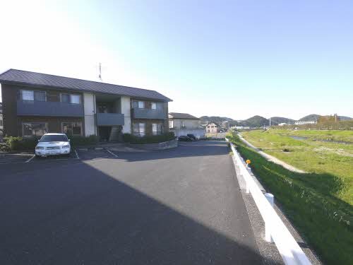 リバービュー　B棟 駐車場