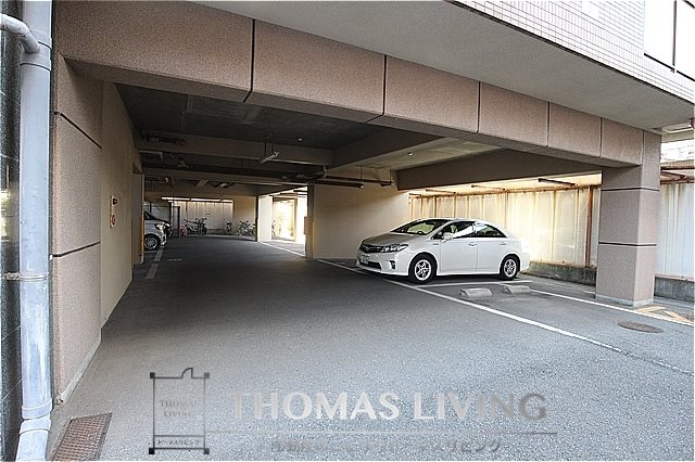 ロイヤルハイツ鷹の巣 駐車場