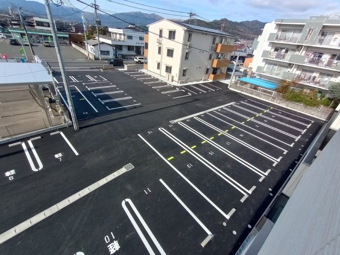 MER行事　A棟 駐車場