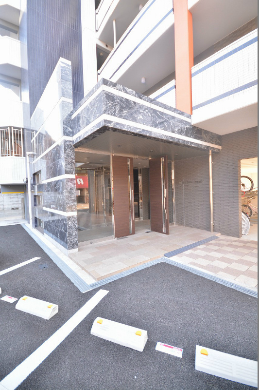 レジナスイート田町 エントランス