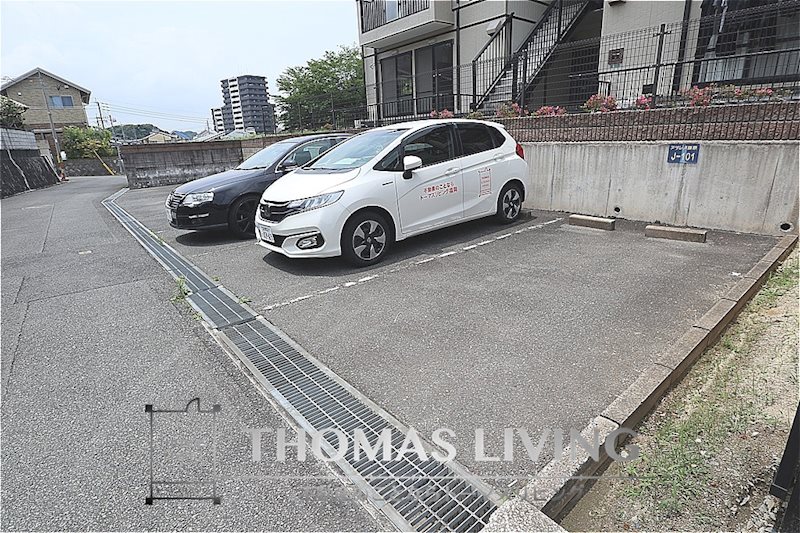 アザレア藤原 F棟  駐車場