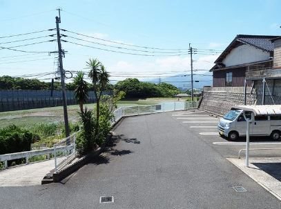 ストーリー愛 駐車場