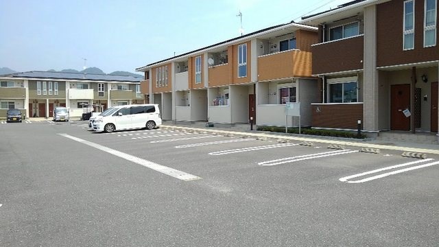 サンデリアーナⅡ　B棟 駐車場