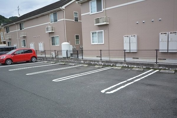 メイブリーズ 駐車場