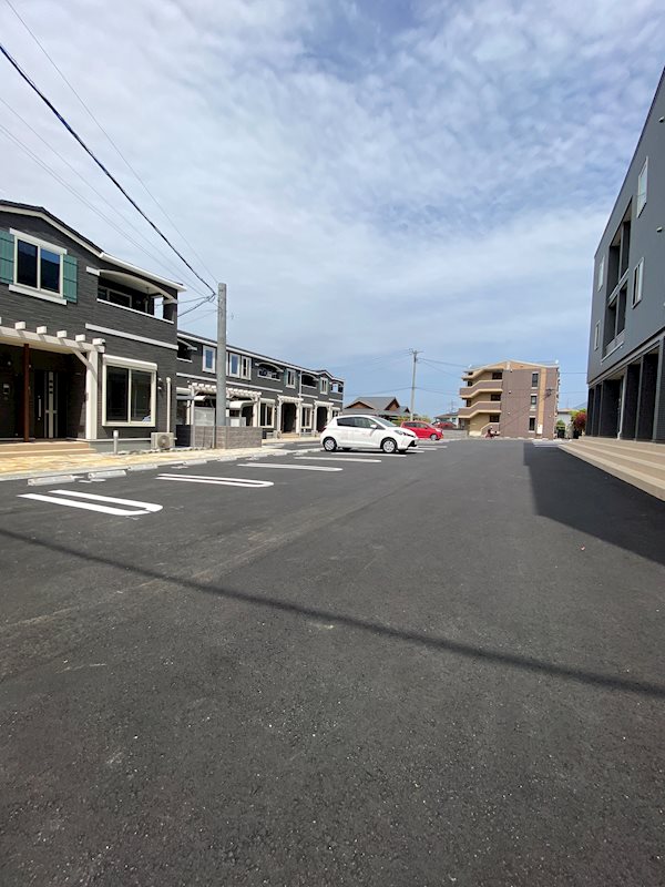 ヴィラルーチェ B棟  駐車場