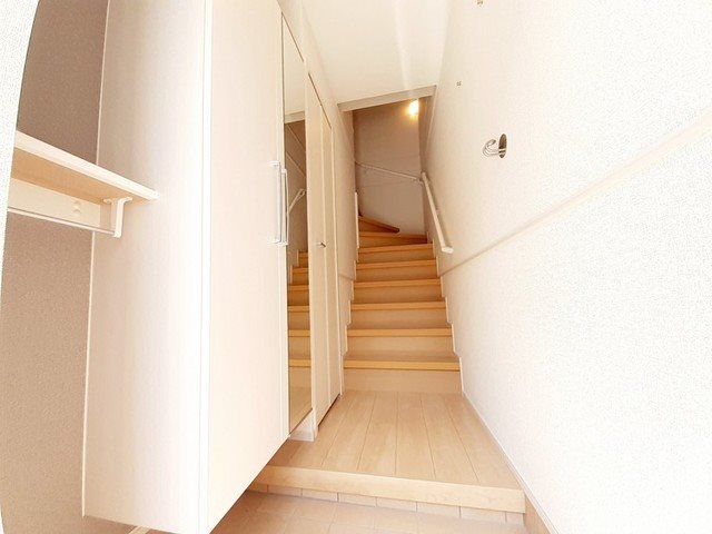 ヴィラルーチェ B棟  玄関