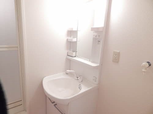 ヴィラシャーメゾン行橋プリモ 洗面所