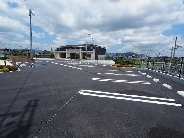 ピース　B棟 駐車場
