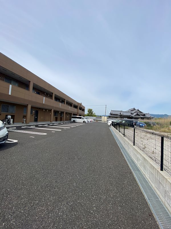 Excellent　街角　参番館  駐車場