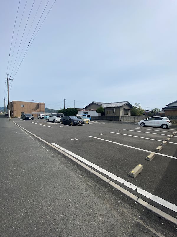 サームヴィレッジ 駐車場